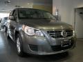 Meteor Gray Metallic - Routan SE Photo No. 3