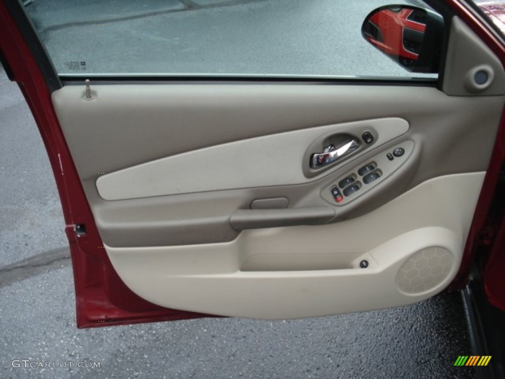 2004 Malibu Maxx LS Wagon - Sport Red Metallic / Neutral photo #12