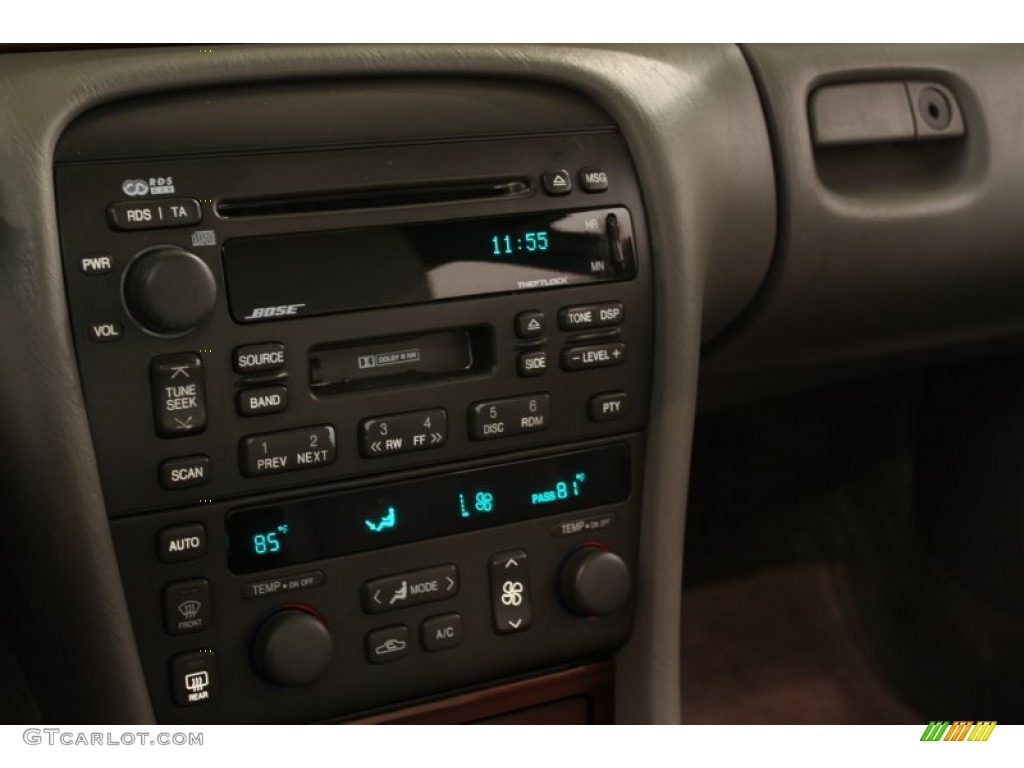 2002 Cadillac Seville STS Controls Photo #56512539