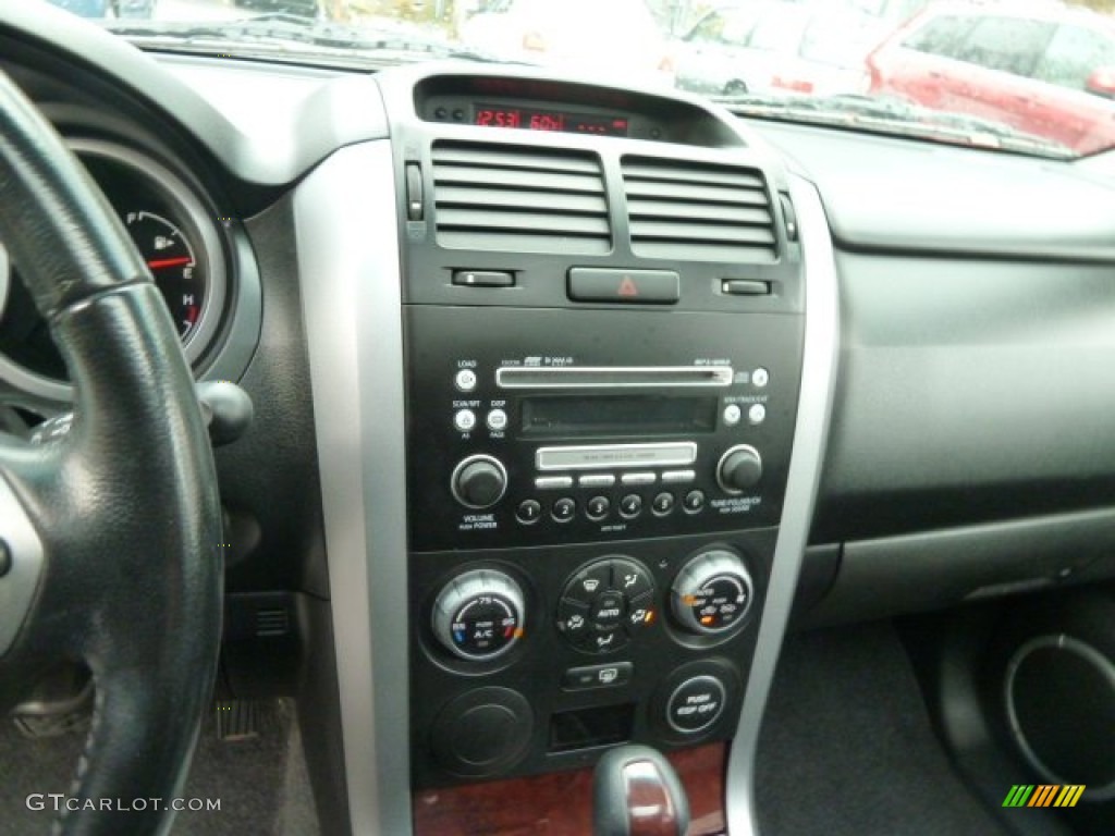2007 Suzuki Grand Vitara Luxury Controls Photos