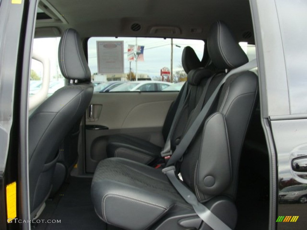 2011 Sienna SE - Black / Dark Charcoal photo #13