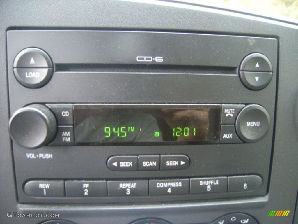 2005 Ford F250 Super Duty XLT Regular Cab Audio System Photo #56519314