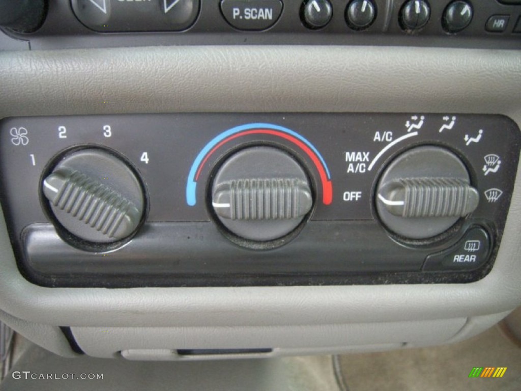 2000 Chevrolet Blazer LS Controls Photo #56519620