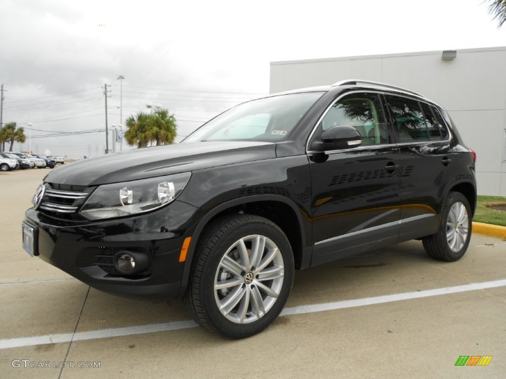 2012 Tiguan SE - Deep Black Metallic / Beige photo #3