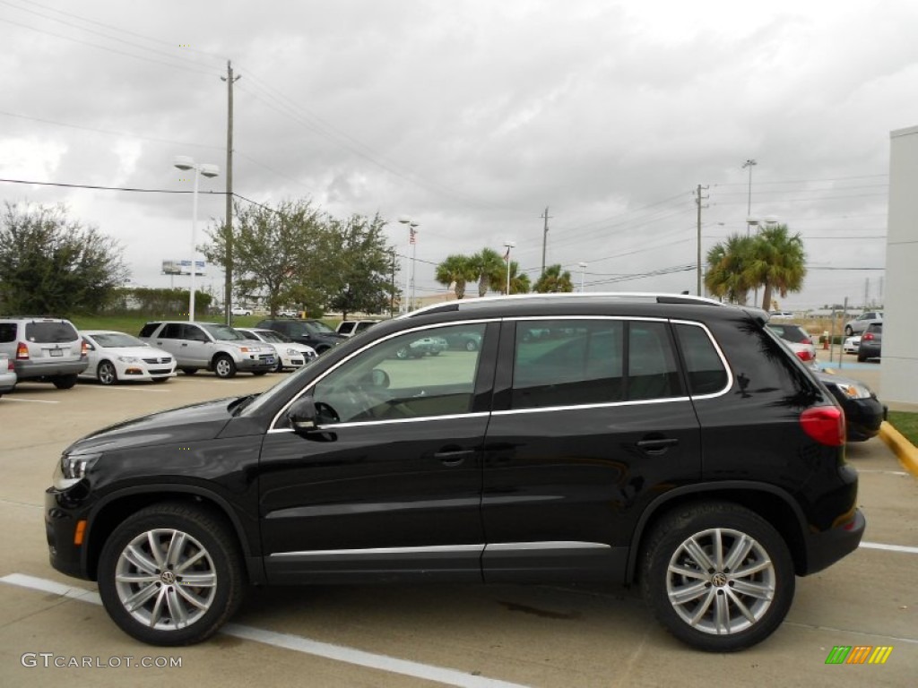 2012 Tiguan SE - Deep Black Metallic / Beige photo #4
