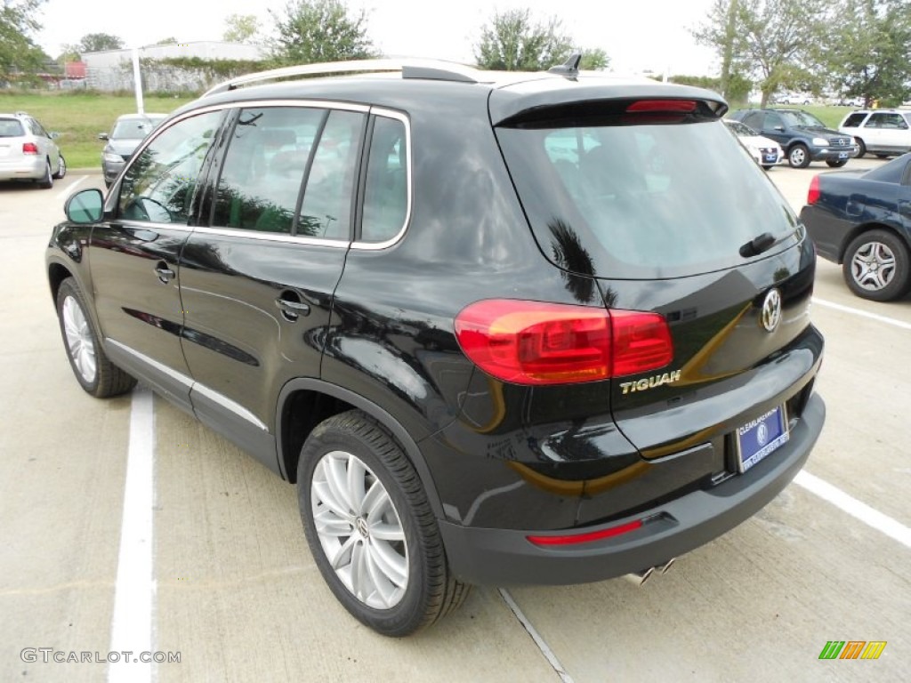 2012 Tiguan SE - Deep Black Metallic / Beige photo #5