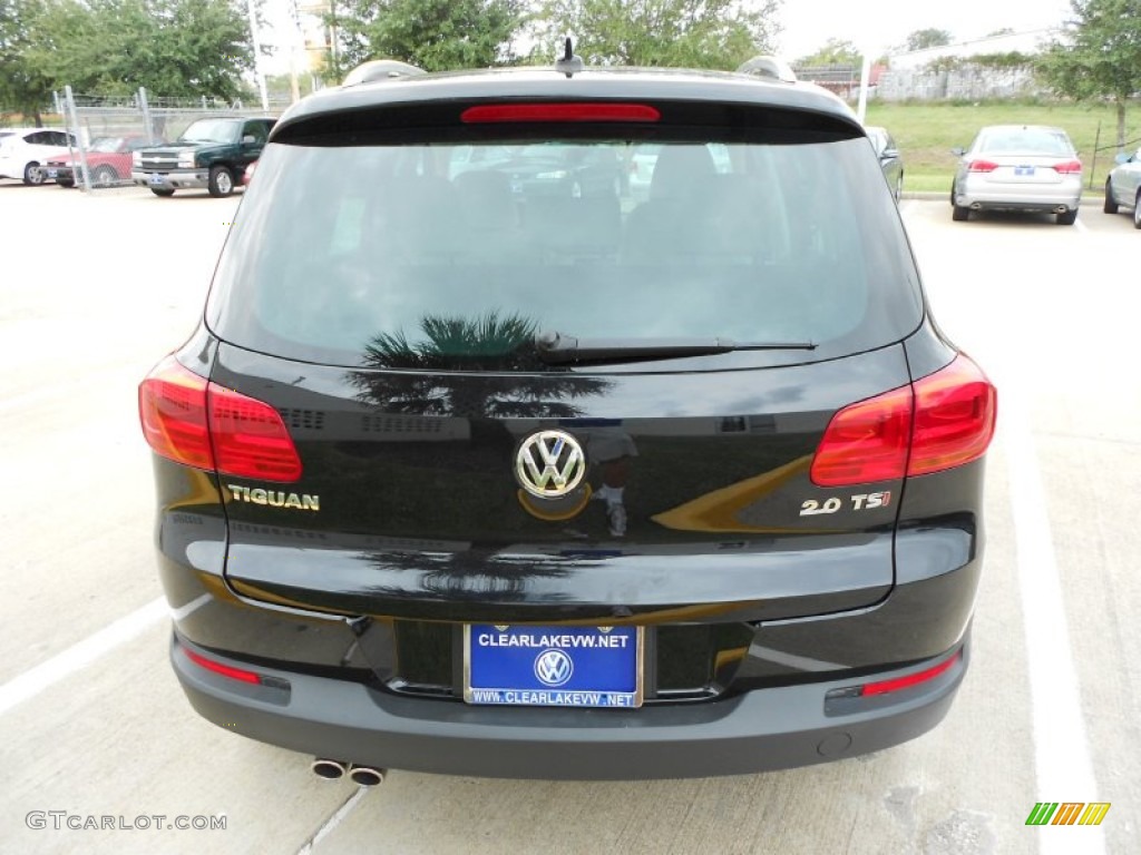 2012 Tiguan SE - Deep Black Metallic / Beige photo #6