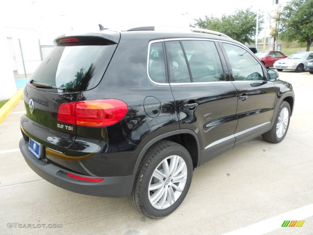 2012 Tiguan SE - Deep Black Metallic / Beige photo #7