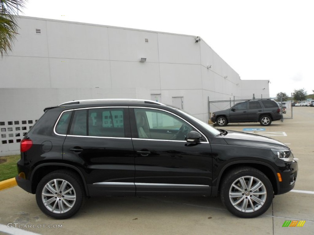 2012 Tiguan SE - Deep Black Metallic / Beige photo #8