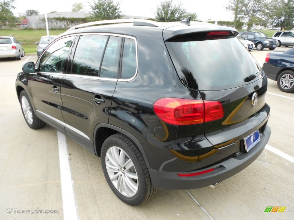 2012 Tiguan SE - Deep Black Metallic / Black photo #5