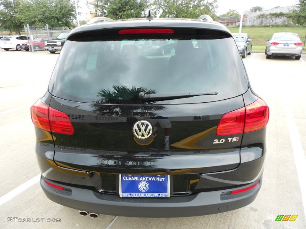 2012 Tiguan SE - Deep Black Metallic / Black photo #6