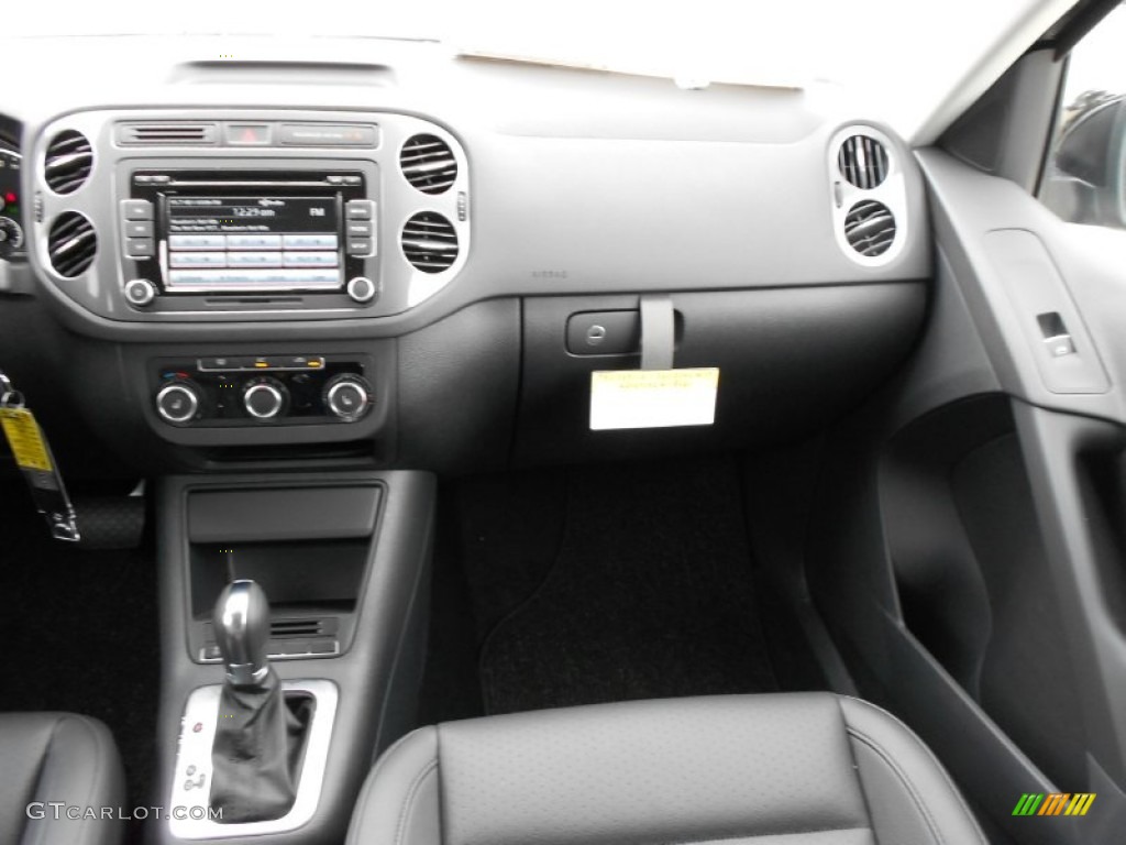 2012 Tiguan SE - Deep Black Metallic / Black photo #15