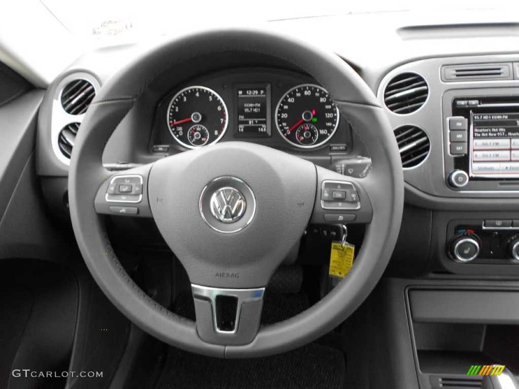 2012 Tiguan SE - Deep Black Metallic / Black photo #16