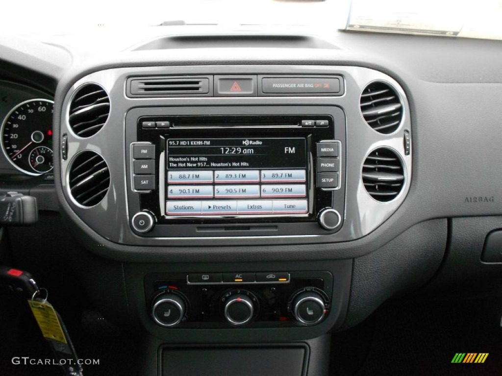 2012 Tiguan SE - Deep Black Metallic / Black photo #17