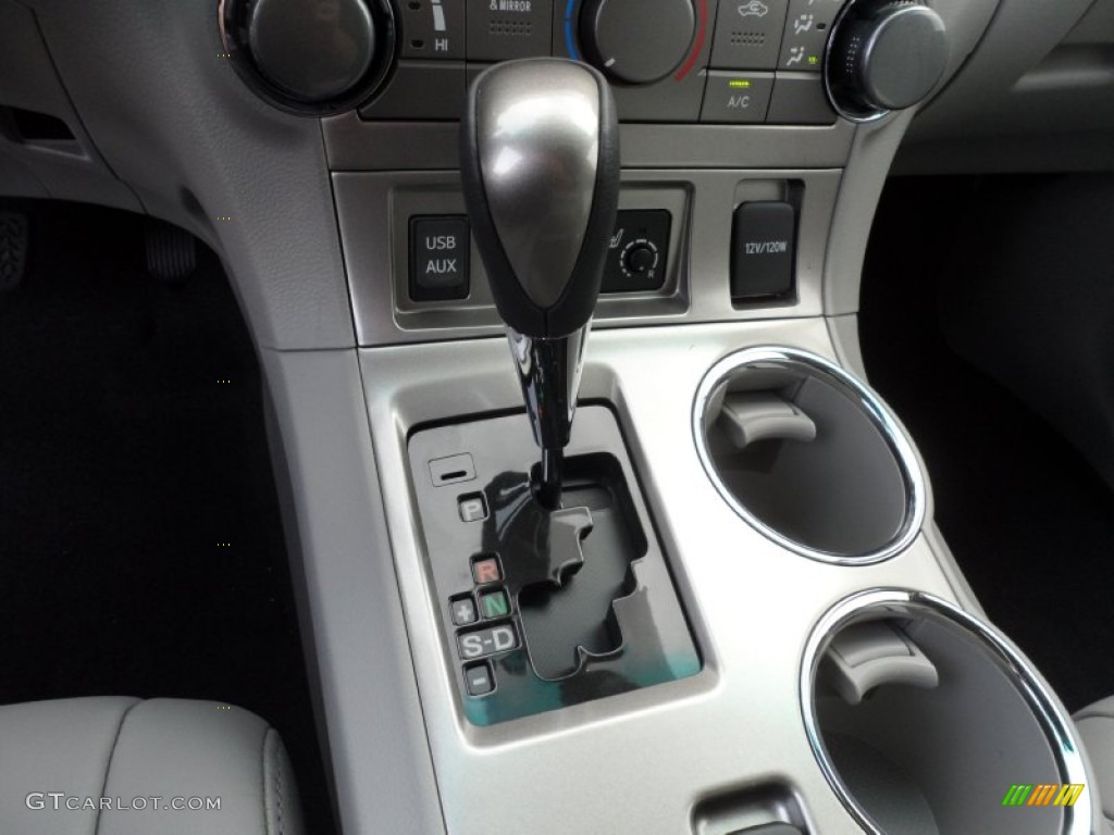 2012 Toyota Highlander SE Transmission Photos
