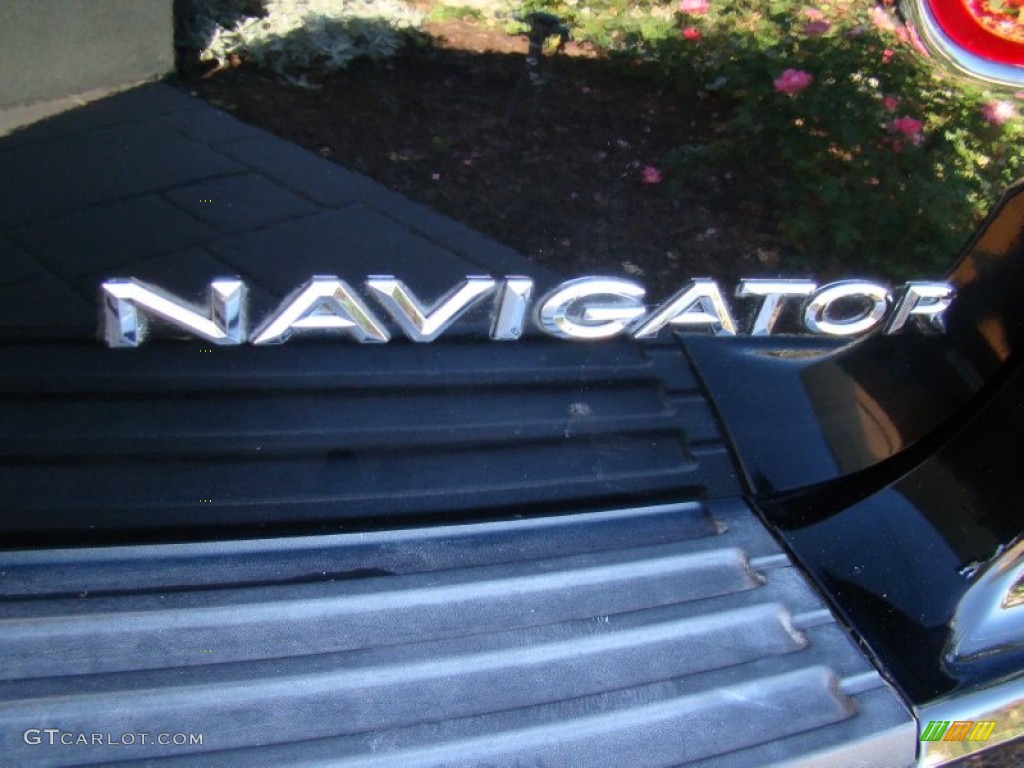 2004 Navigator Luxury 4x4 - Black Clearcoat / Light Parchment photo #44