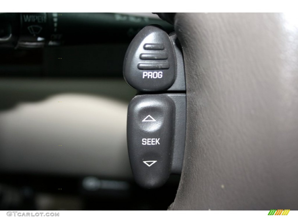 2002 Cadillac Escalade Standard Escalade Model Controls Photo #56528443