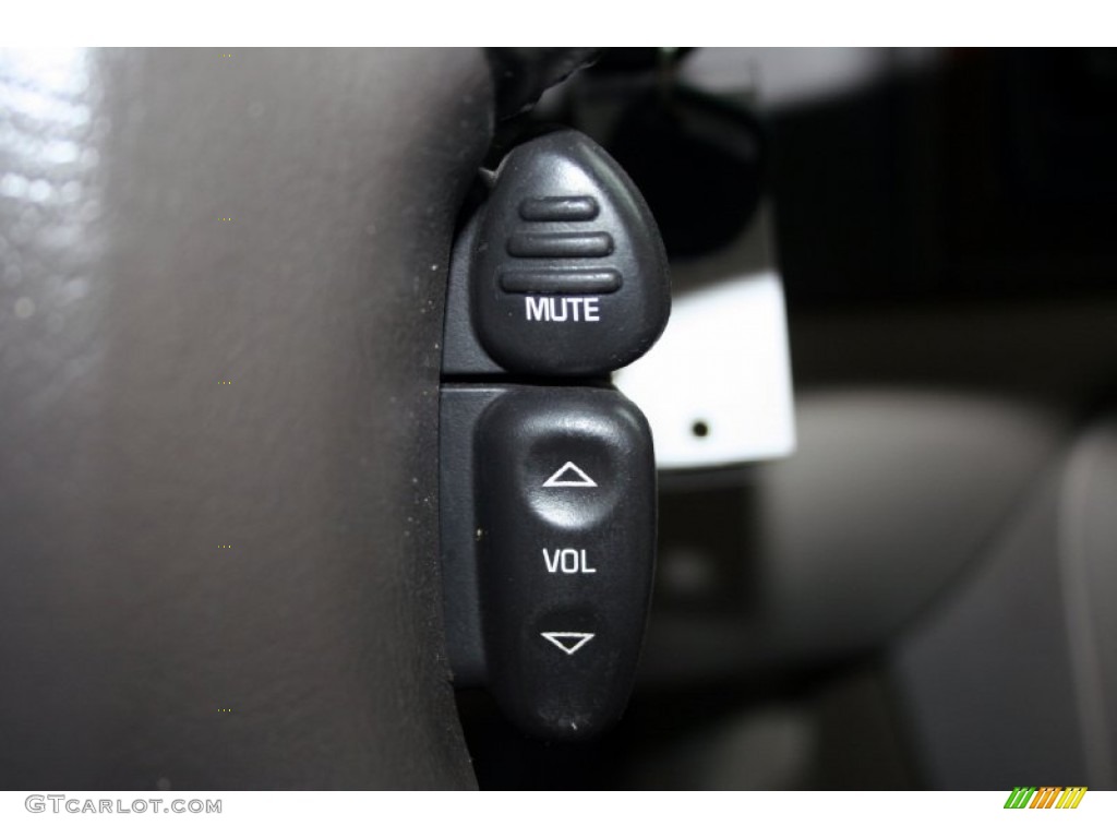 2002 Cadillac Escalade Standard Escalade Model Controls Photo #56528449