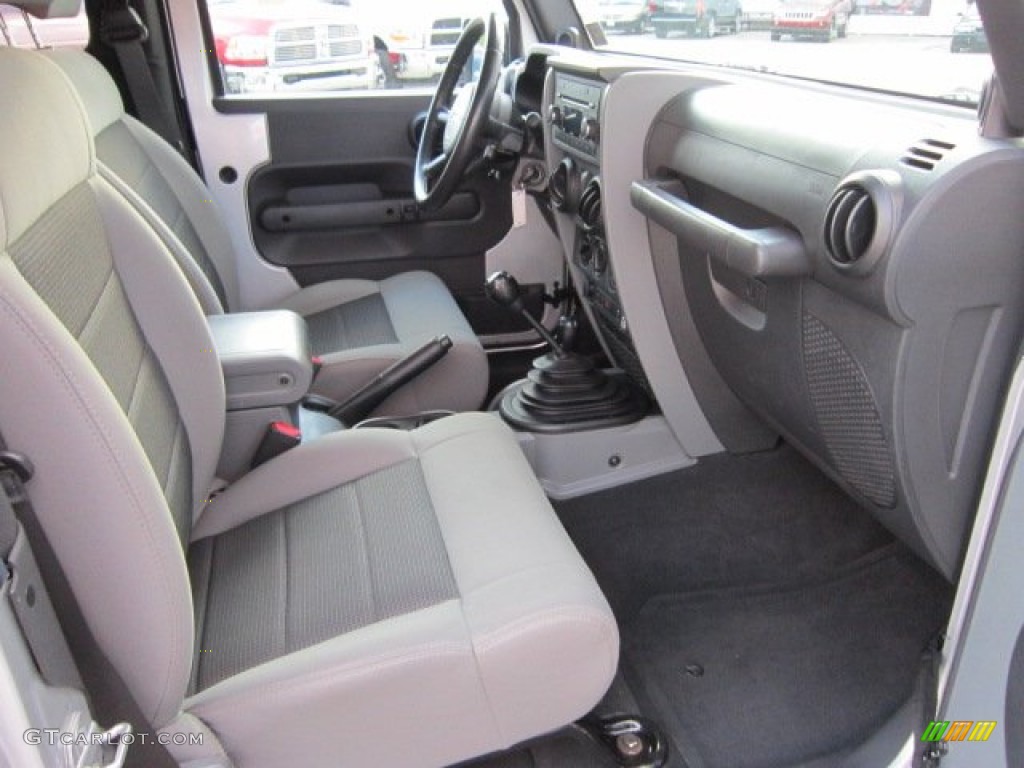 2010 Wrangler Rubicon 4x4 - Bright Silver Metallic / Dark Slate Gray/Medium Slate Gray photo #19