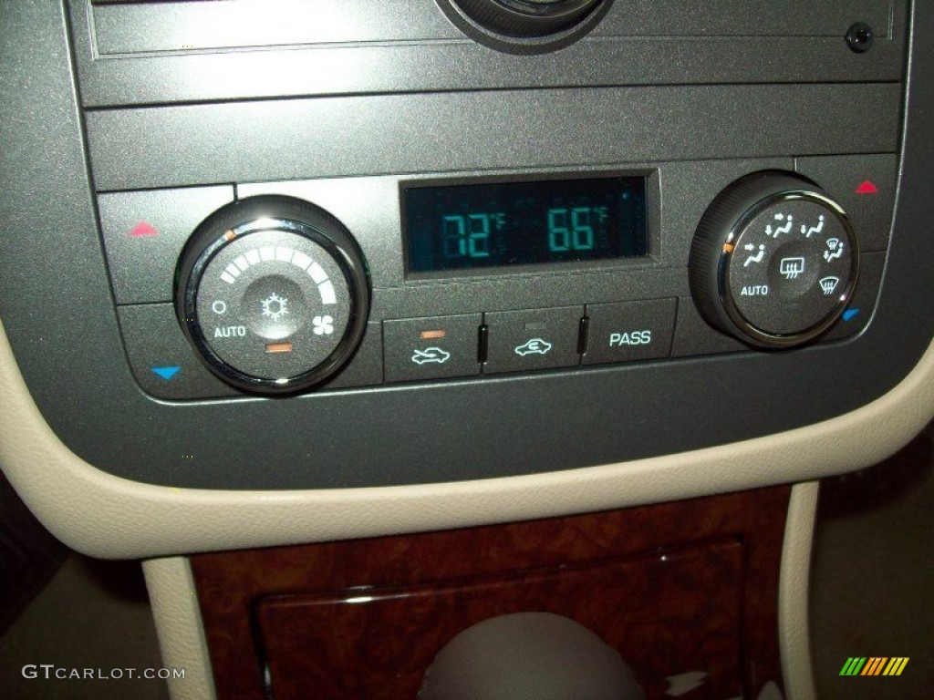 2011 Buick Lucerne CXL Controls Photo #56532478
