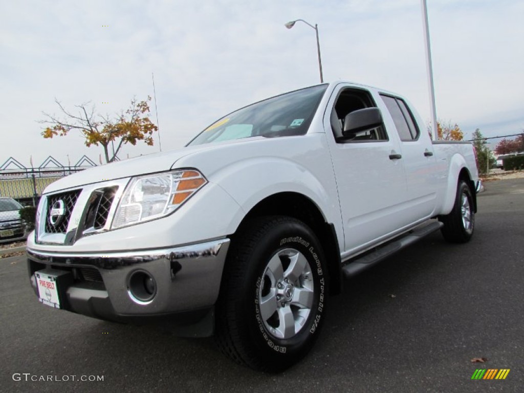 2011 Frontier SV Crew Cab 4x4 - Avalanche White / Steel photo #1