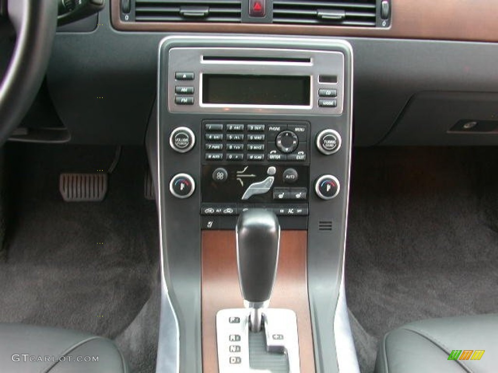 2010 Volvo S80 3.2 Controls Photo #56539195