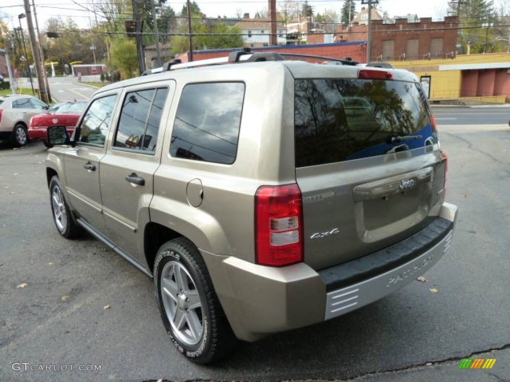 2007 Patriot Limited 4x4 - Light Khaki Metallic / Pastel Pebble Beige photo #3