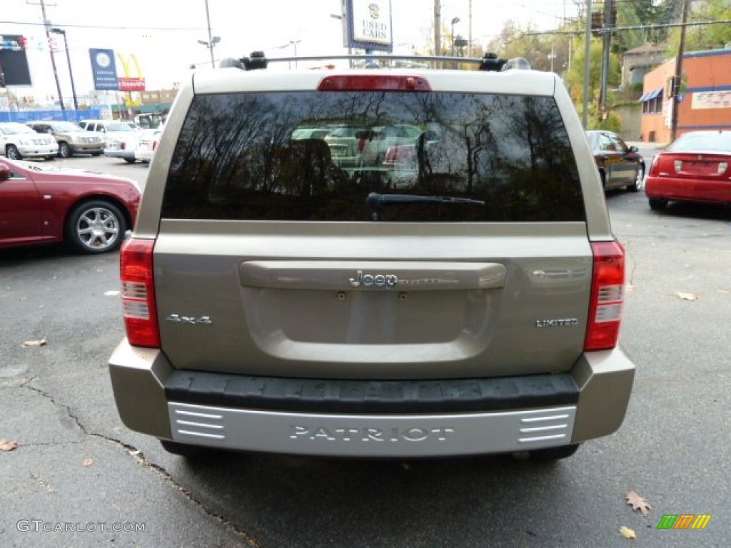 2007 Patriot Limited 4x4 - Light Khaki Metallic / Pastel Pebble Beige photo #4