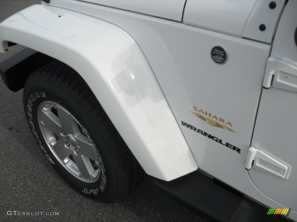 2012 Wrangler Sahara 4x4 - Bright White / Black photo #6