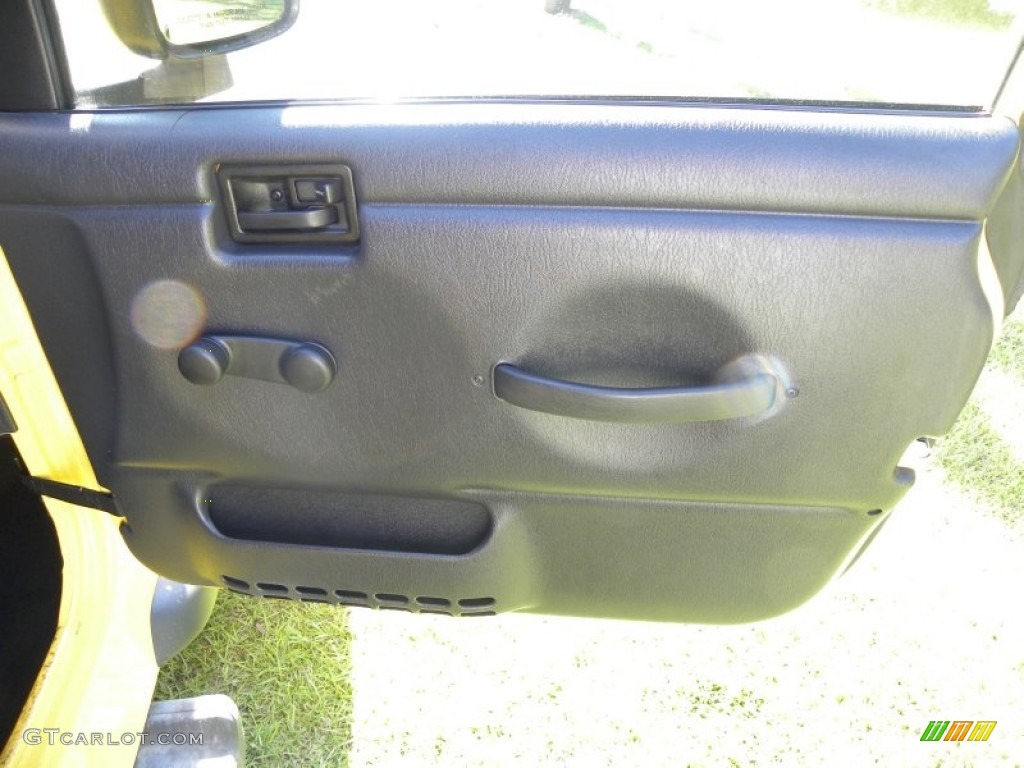 2004 Wrangler Unlimited 4x4 - Solar Yellow / Dark Slate Gray photo #9