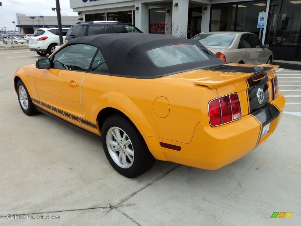2007 Mustang V6 Deluxe Convertible - Grabber Orange / Dark Charcoal photo #4