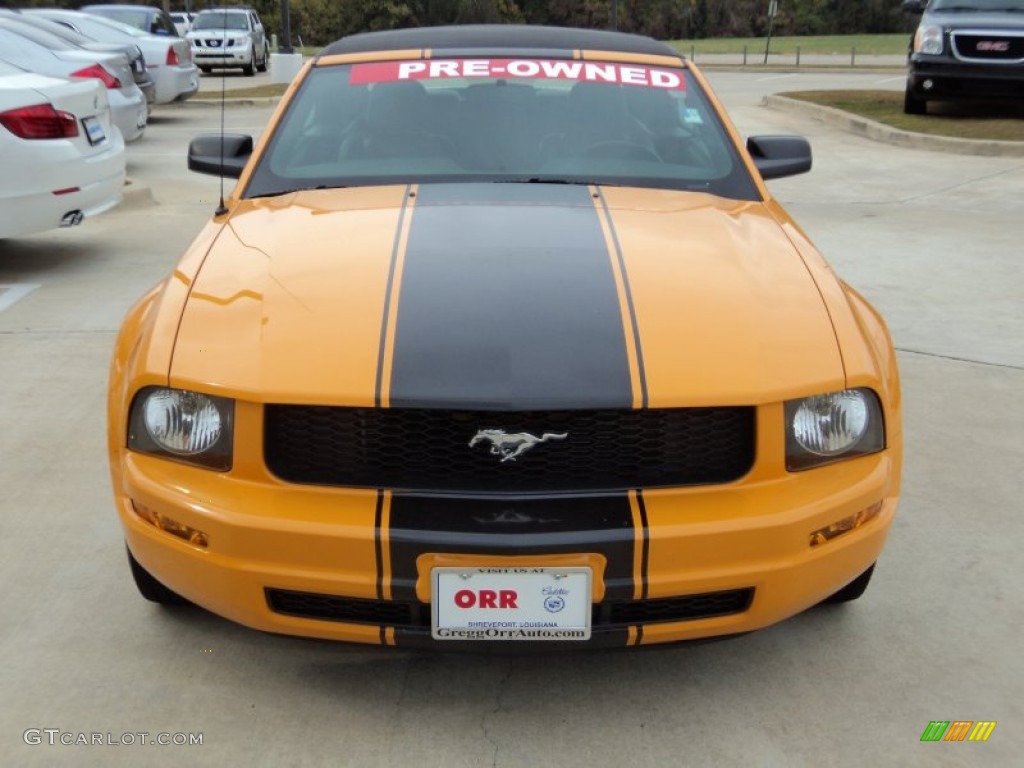 2007 Mustang V6 Deluxe Convertible - Grabber Orange / Dark Charcoal photo #7