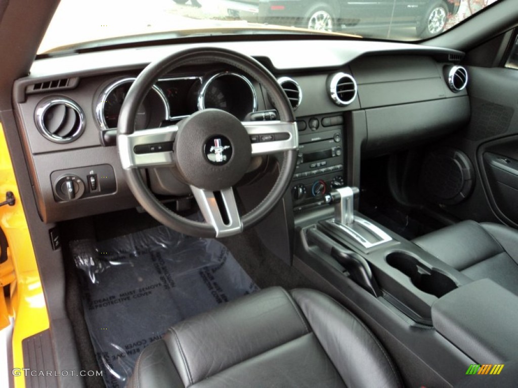 2007 Mustang V6 Deluxe Convertible - Grabber Orange / Dark Charcoal photo #16