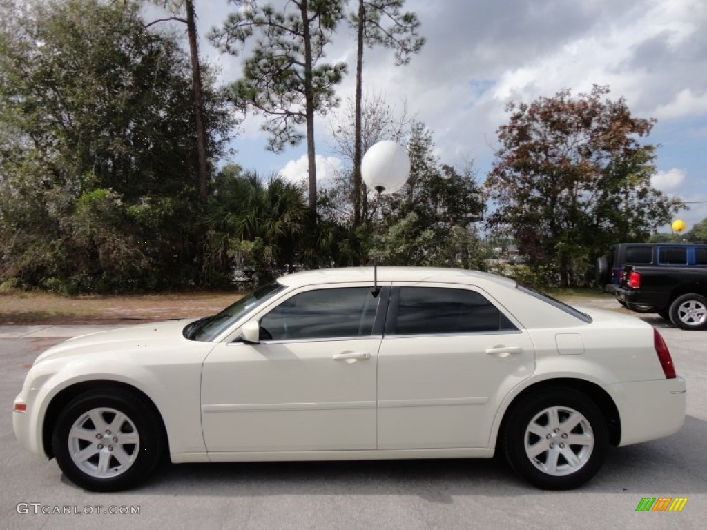 2005 300 Touring - Cool Vanilla / Dark Slate Gray/Light Graystone photo #2