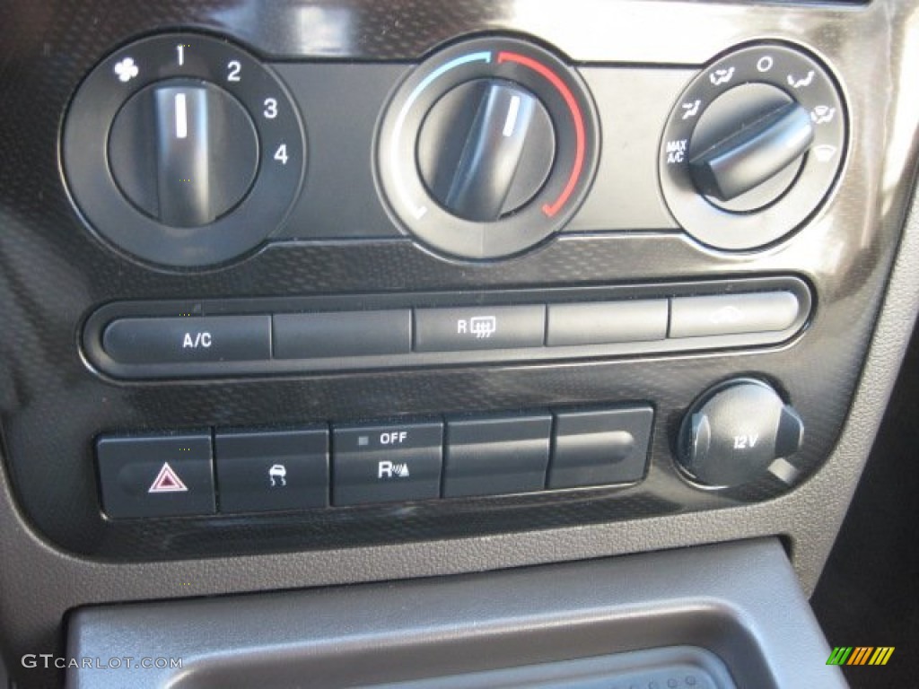 2009 Ford Taurus X SEL Controls Photo #56558545
