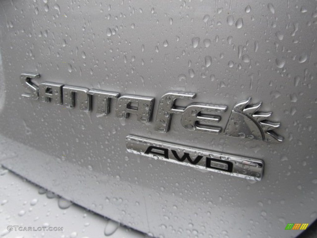 2011 Hyundai Santa Fe GLS AWD Marks and Logos Photos