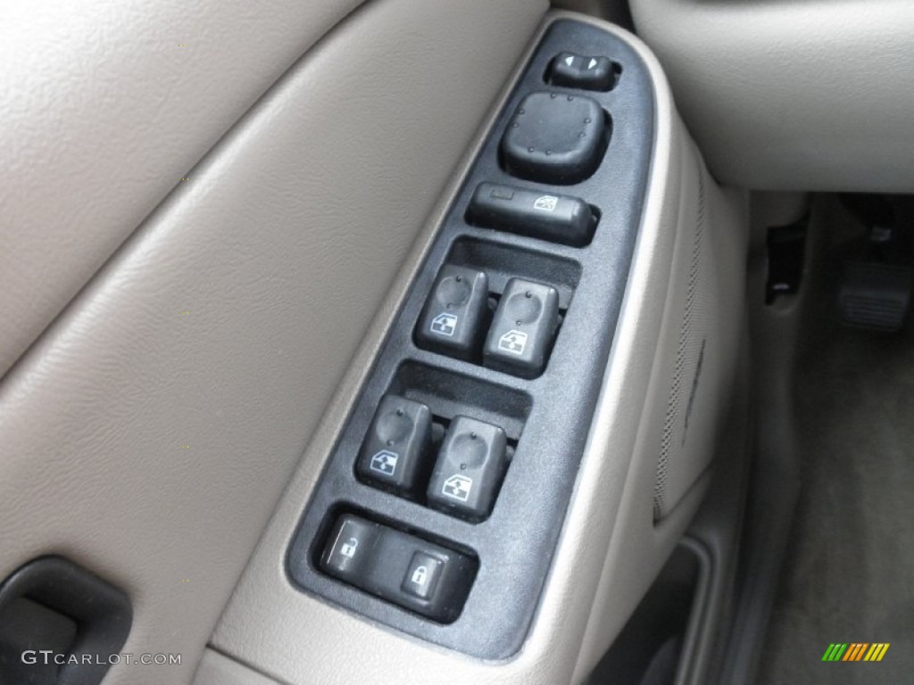 2004 Yukon XL 1500 SLT 4x4 - Summit White / Neutral/Shale photo #11
