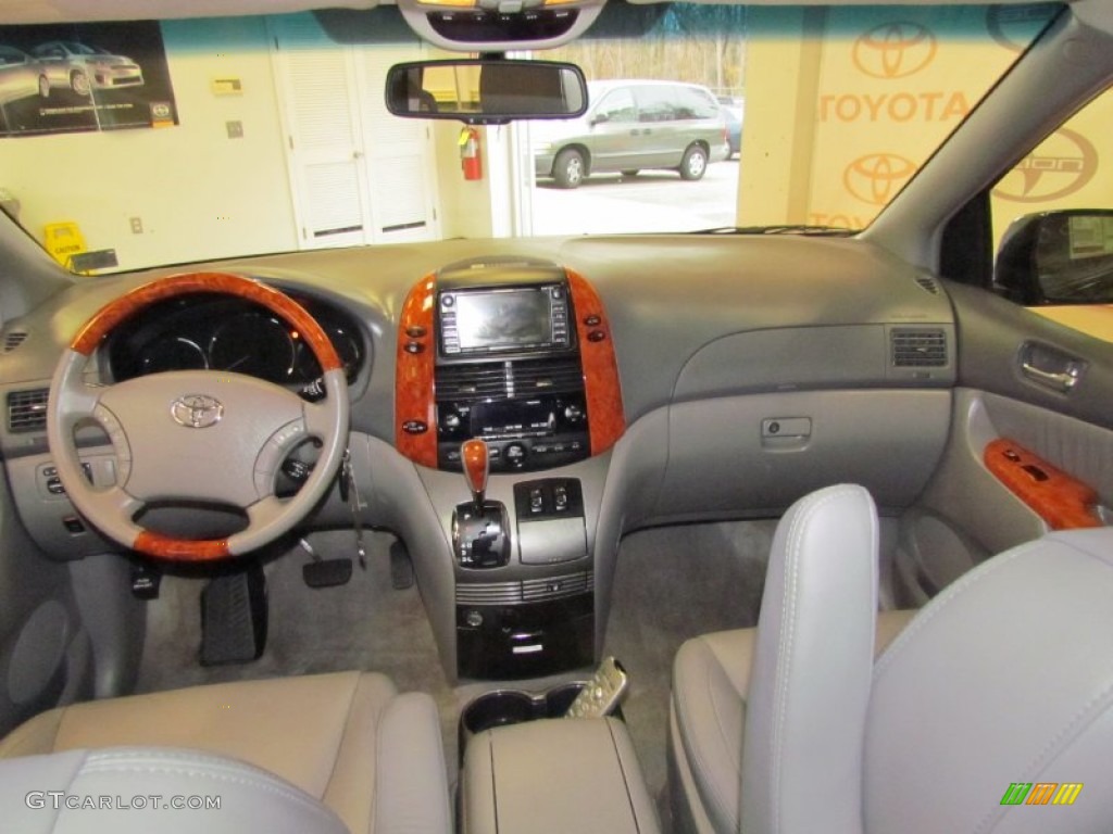 2008 Toyota Sienna Limited AWD Dashboard Photos