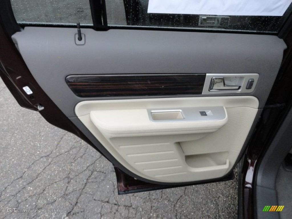 2010 Lincoln MKX AWD Light Camel Door Panel Photo #56587902