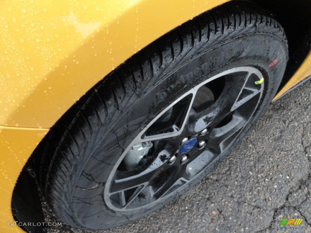 2012 Focus SE Sport 5-Door - Yellow Blaze Tricoat Metallic / Two-Tone Sport photo #9