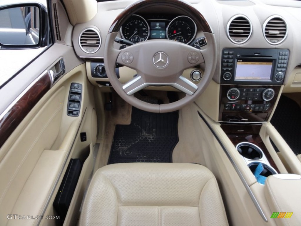 2009 GL 550 4Matic - Obsidian Black Metallic / Cashmere photo #30