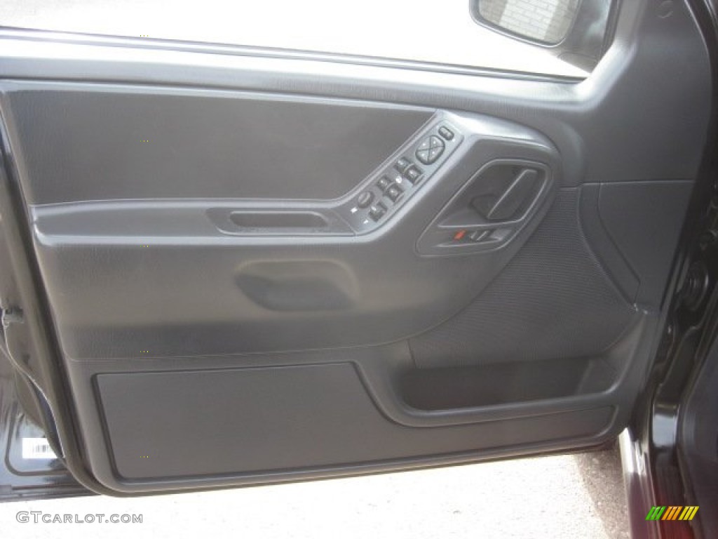 2003 Grand Cherokee Laredo 4x4 - Brilliant Black / Dark Slate Gray photo #22