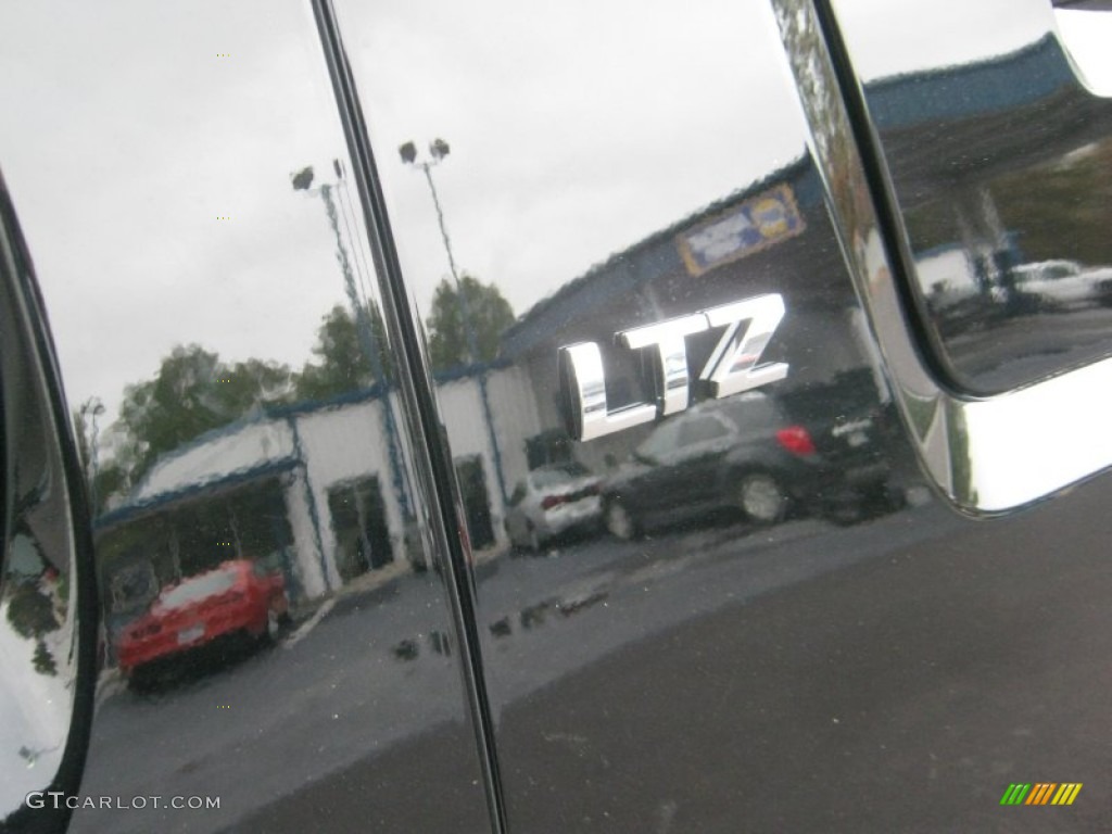 2012 Chevrolet Avalanche LTZ 4x4 Marks and Logos Photos