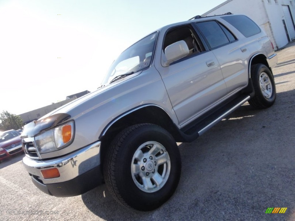 1997 4Runner SR5 4x4 - Beige Pearl Metallic / Oak photo #2