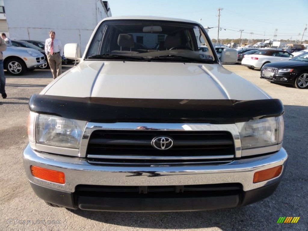 1997 4Runner SR5 4x4 - Beige Pearl Metallic / Oak photo #3