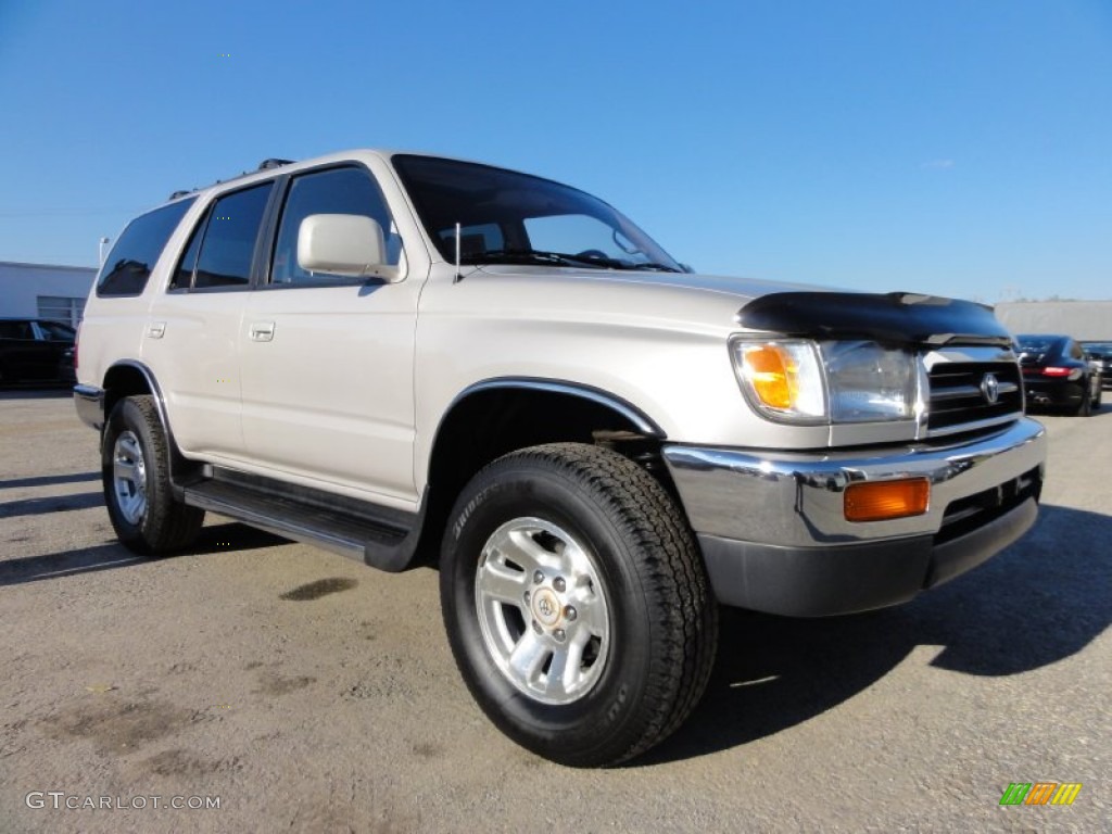 1997 4Runner SR5 4x4 - Beige Pearl Metallic / Oak photo #5