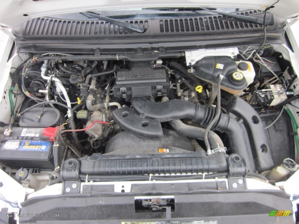 2006 Ford F350 Super Duty XL SuperCab 4x4 Chassis Engine Photos