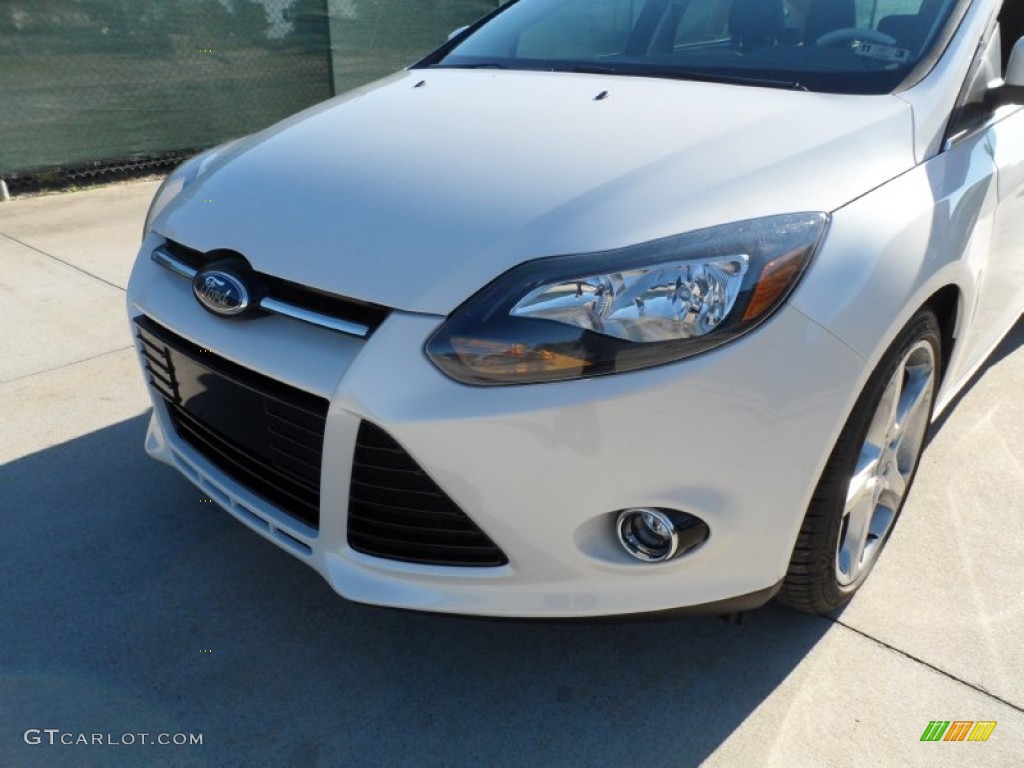 2012 Focus Titanium 5-Door - White Platinum Tricoat Metallic / Arctic White Leather photo #10