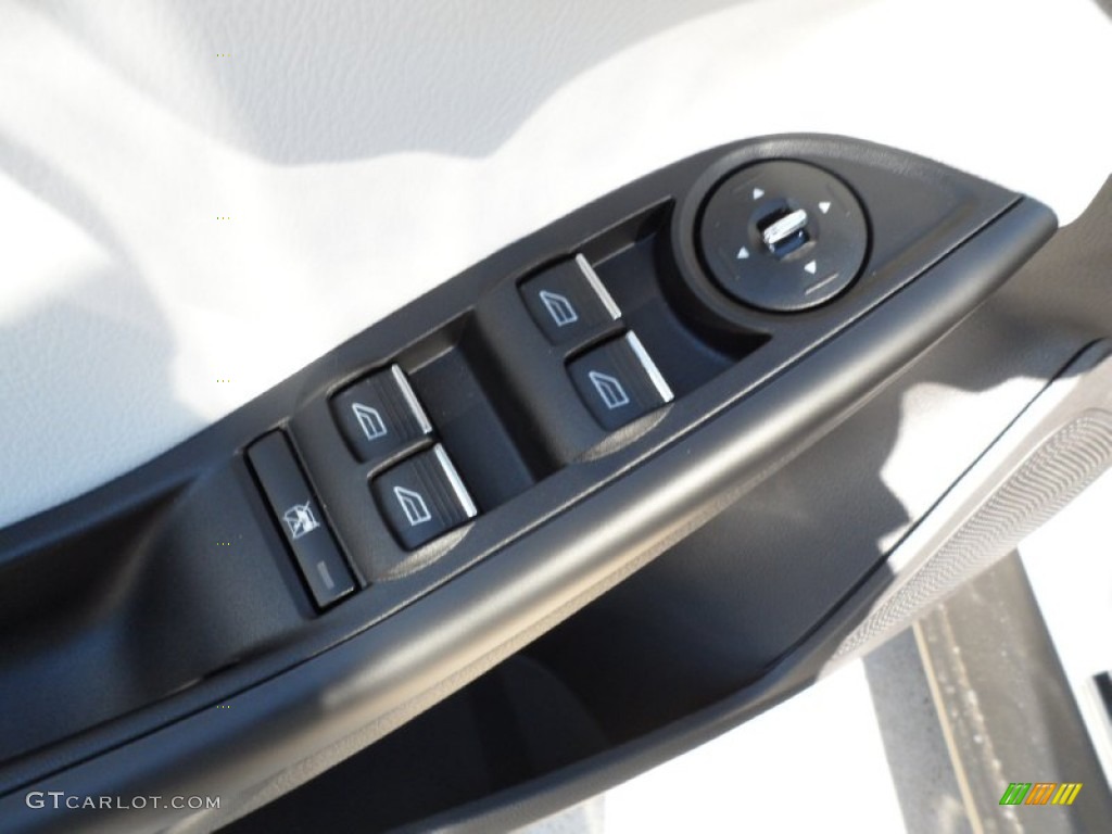 2012 Ford Focus Titanium 5-Door Controls Photo #56604303