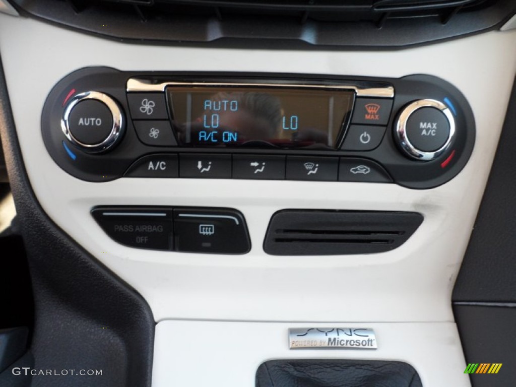 2012 Ford Focus Titanium 5-Door Controls Photo #56604351